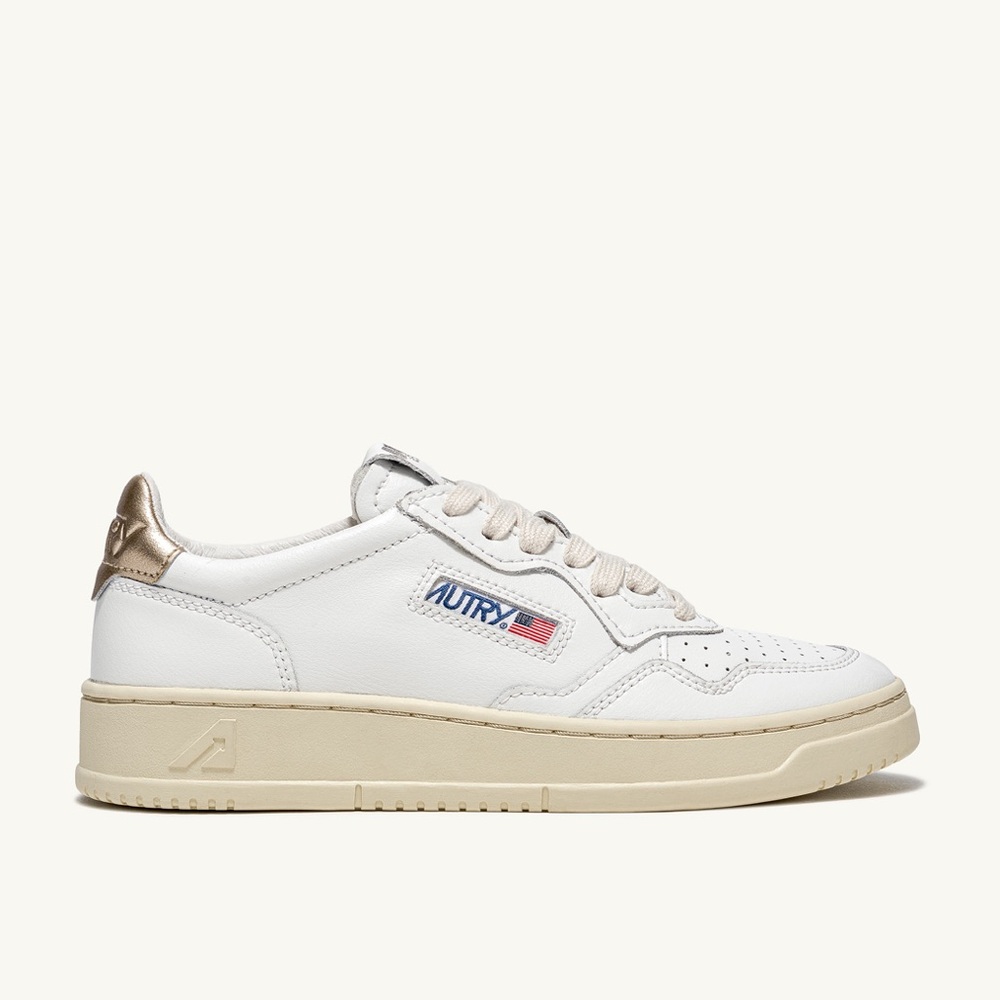 Autry / Medalist Low Leather Sneaker in White/Gold
